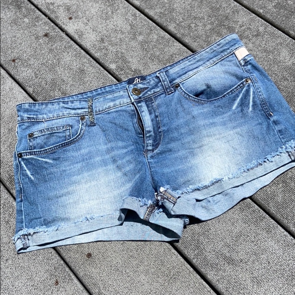 Unique Light Wash Star Pocket Shorts